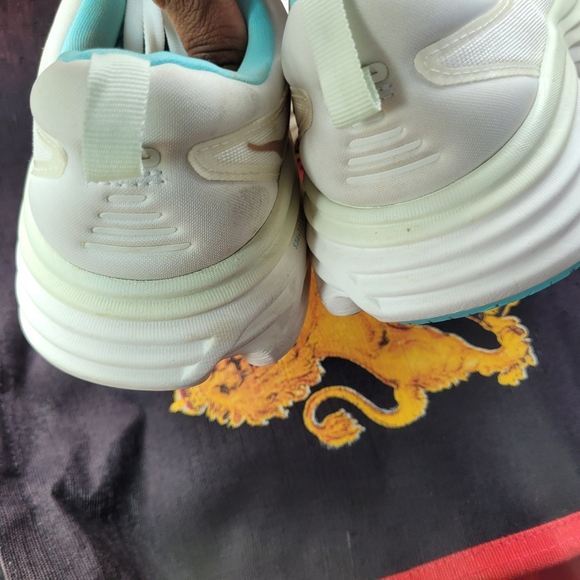 White Hoka Bondi 8 Size 9.5D (Wide) - Picture 3 of 7